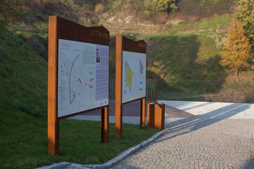Tablice informacyjne w parkach